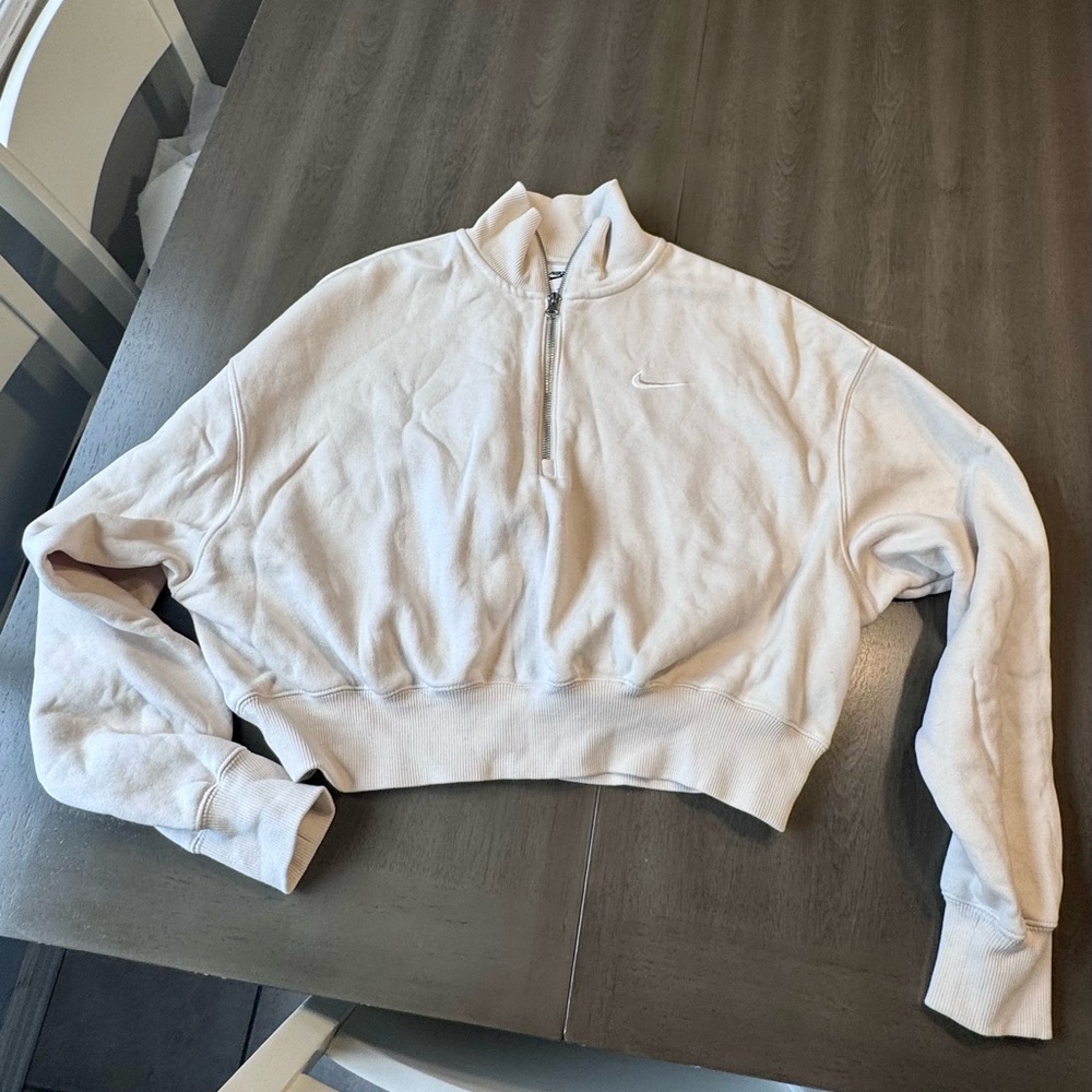 Nike Women’s cropped quarter zip size Medium
